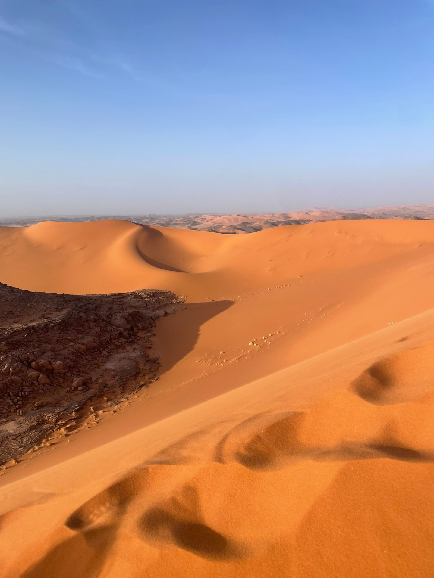 Arche de grès rouge dans la Tadrart au coucher du soleil